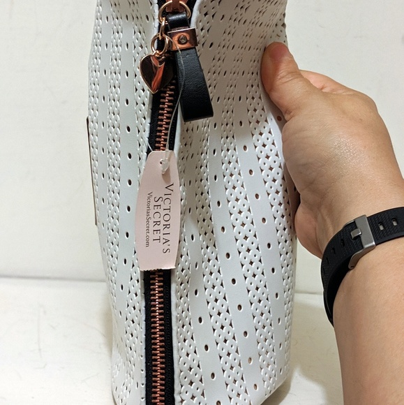 ❤️SALE❤️NWT Leather Crossbody W/ Bonus VS Bag - Picture 8 of 8